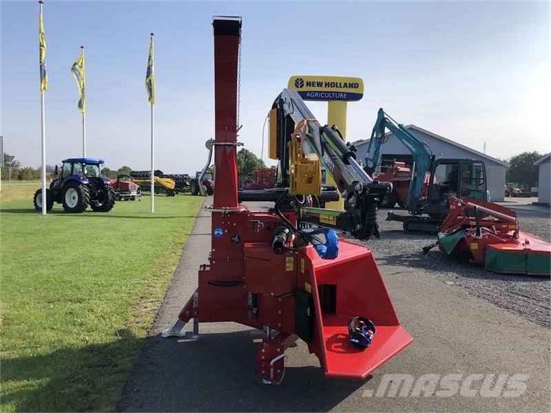 TP 270 PTO K med FTG 5,3m kran med fjernbetjent joyst 톱밥제조기