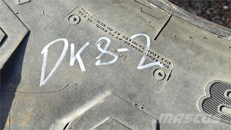 Trelleborg 540/65R28 XXX タイヤ、ホイル、リム