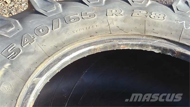 Trelleborg 540/65R28 XXX タイヤ、ホイル、リム