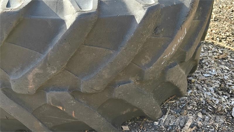 Trelleborg 540/65R28 XXX タイヤ、ホイル、リム