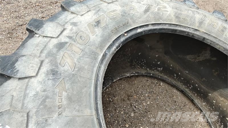 Trelleborg 710/75R42 XXX Gume, točkovi i felne