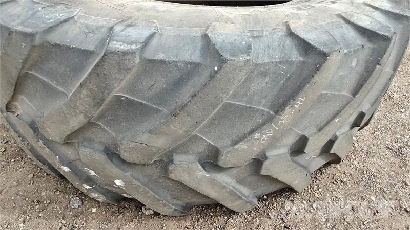 Trelleborg 710/75R42 XXX Gume, točkovi i felne