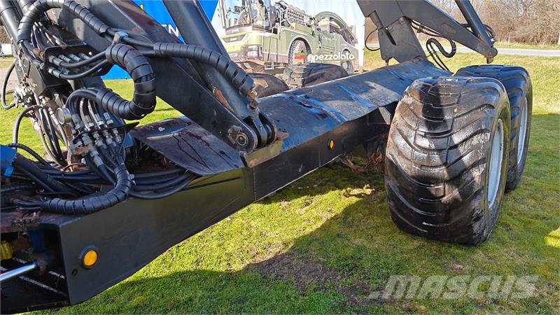 Valtra T214 m. Flisvogn fra Kronos / Alsidig Maskinfabrik Forwarders