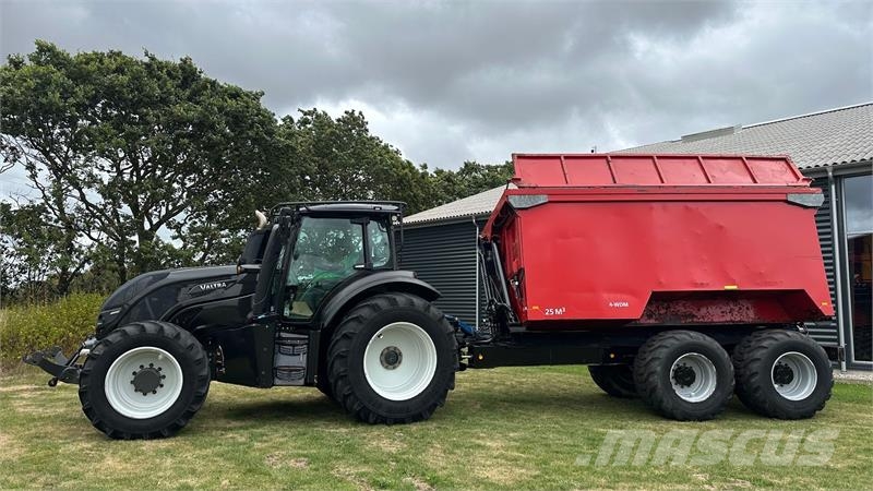 Valtra T214 m. Flisvogn fra Kronos / Alsidig Maskinfabrik Forwarders