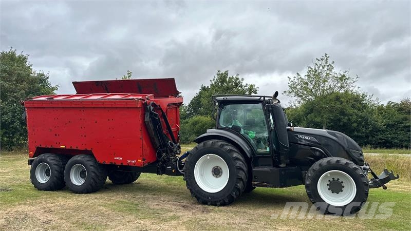 Valtra T214 m. Flisvogn fra Kronos / Alsidig Maskinfabrik Forwarders