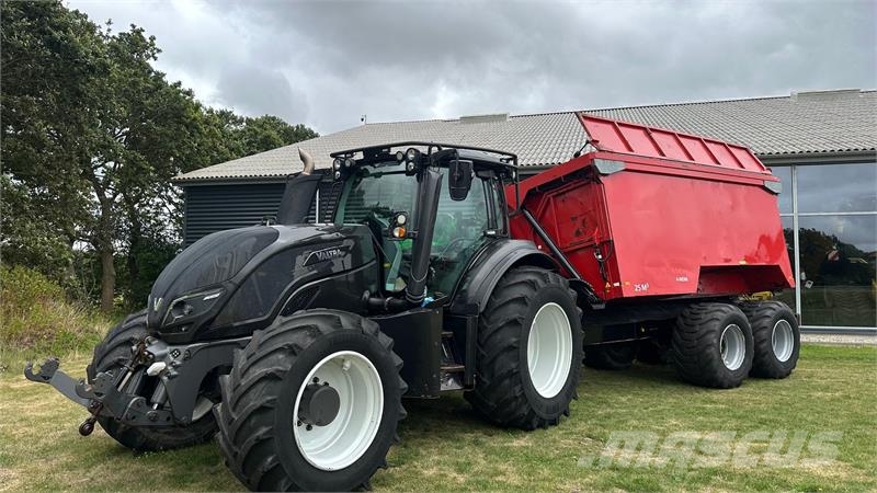 Valtra T214 m. Flisvogn fra Kronos / Alsidig Maskinfabrik Forwarders