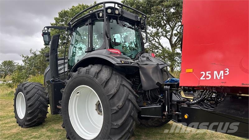 Valtra T214 m. Flisvogn fra Kronos / Alsidig Maskinfabrik Forwarders