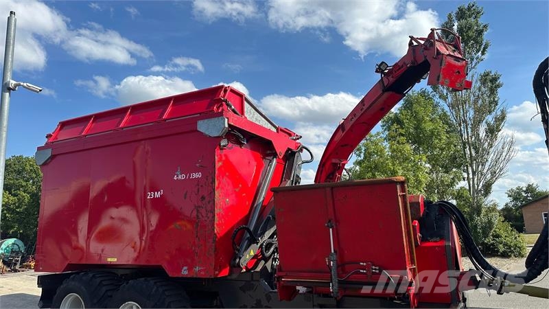 Valtra T234s Med Jenz 360 Flishugger og Alsidig 23m3 Flis Haketuskoneet