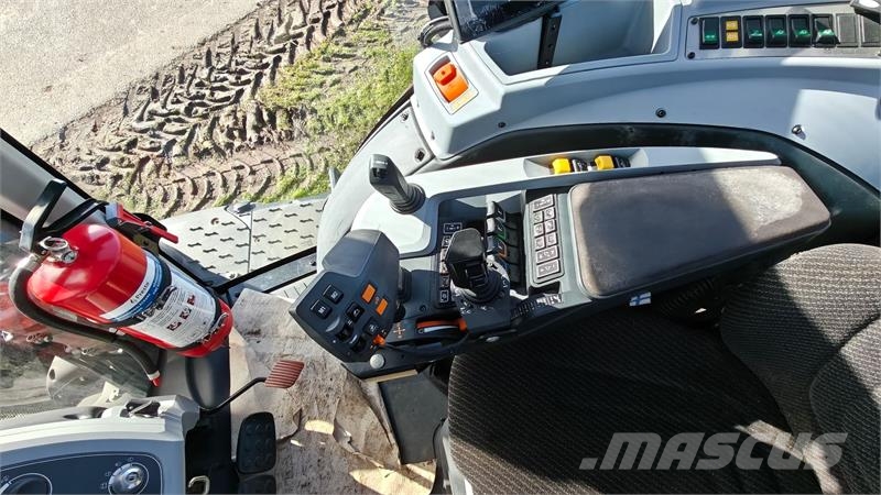 Valtra T234s Med Jenz 360 Flishugger og Alsidig 23m3 Flis Haketuskoneet
