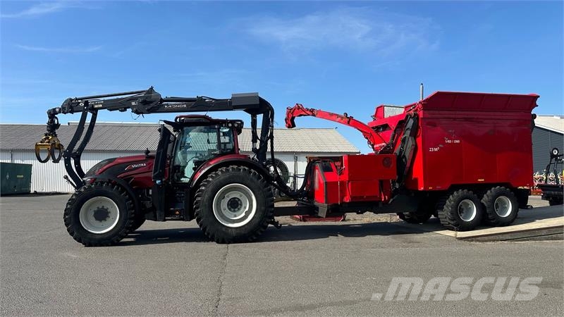 Valtra T234s Med Jenz 360 Flishugger og Alsidig 23m3 Flis Haketuskoneet