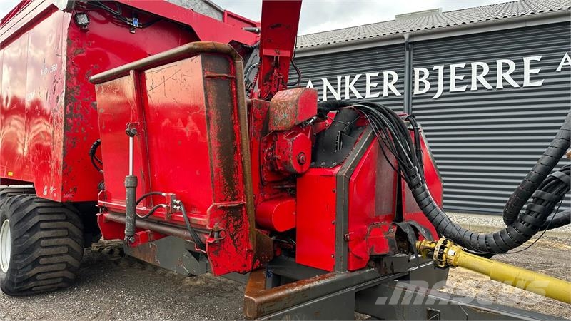 Valtra T234s Med Jenz 360 Flishugger og Alsidig 23m3 Flis Haketuskoneet