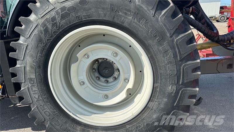 Valtra T234s Med Jenz 360 Flishugger og Alsidig 23m3 Flis Haketuskoneet
