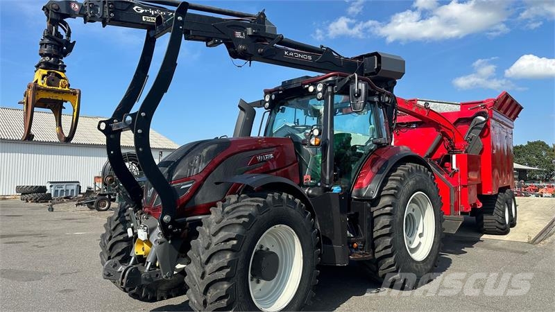 Valtra T234s Med Jenz 360 Flishugger og Alsidig 23m3 Flis Haketuskoneet