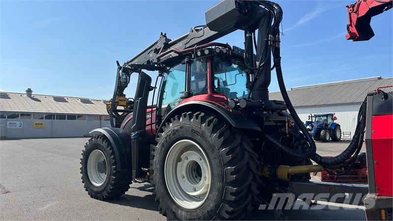 Valtra T234s Med Jenz 360 Flishugger og Alsidig 23m3 Flis Haketuskoneet