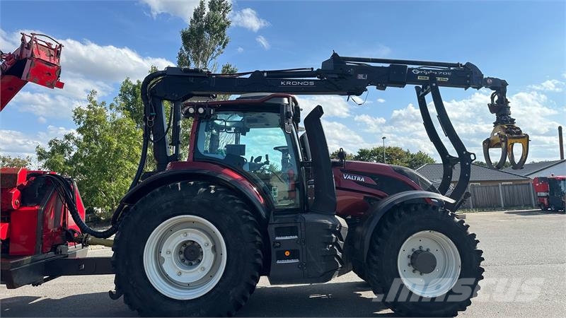 Valtra T234s Med Jenz 360 Flishugger og Alsidig 23m3 Flis Haketuskoneet