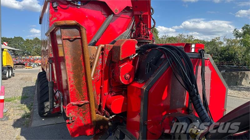 Valtra T234s Med Jenz 360 Flishugger og Alsidig 23m3 Flis Haketuskoneet