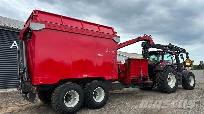 Valtra T234s Med Jenz 360 Flishugger og Alsidig 23m3 Flis Haketuskoneet