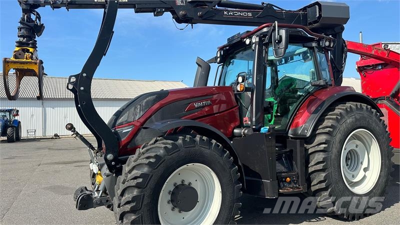 Valtra T234s Med Jenz 360 Flishugger og Alsidig 23m3 Flis Haketuskoneet
