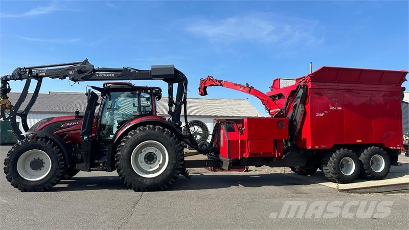 Valtra T234s Med Jenz 360 Flishugger og Alsidig 23m3 Flis Haketuskoneet