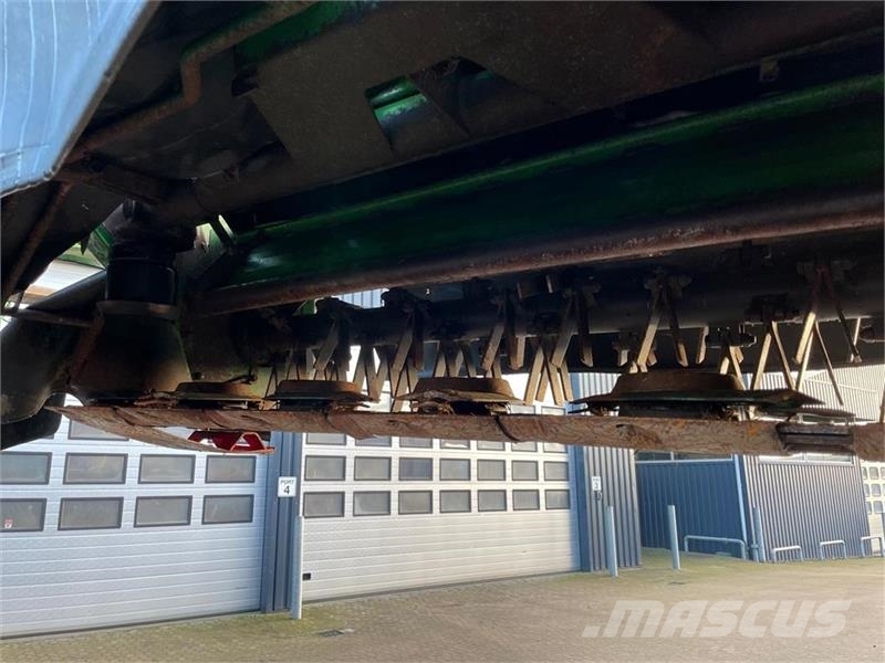 John Deere 388 med crimper Vālotāji