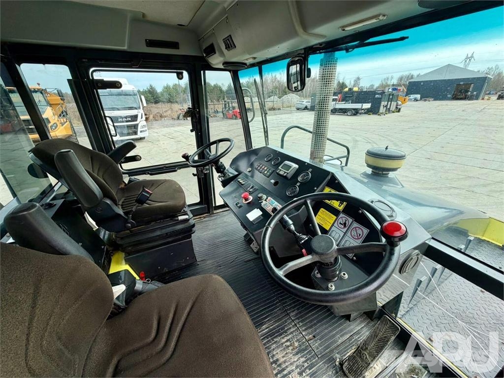 Ammann AP240 Rodillos sobre neumáticos