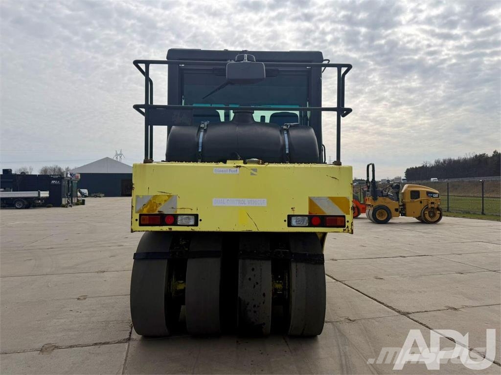 Ammann AP240 Rodillos sobre neumáticos