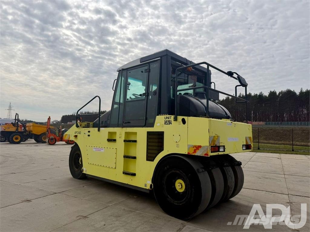 Ammann AP240 Rodillos sobre neumáticos