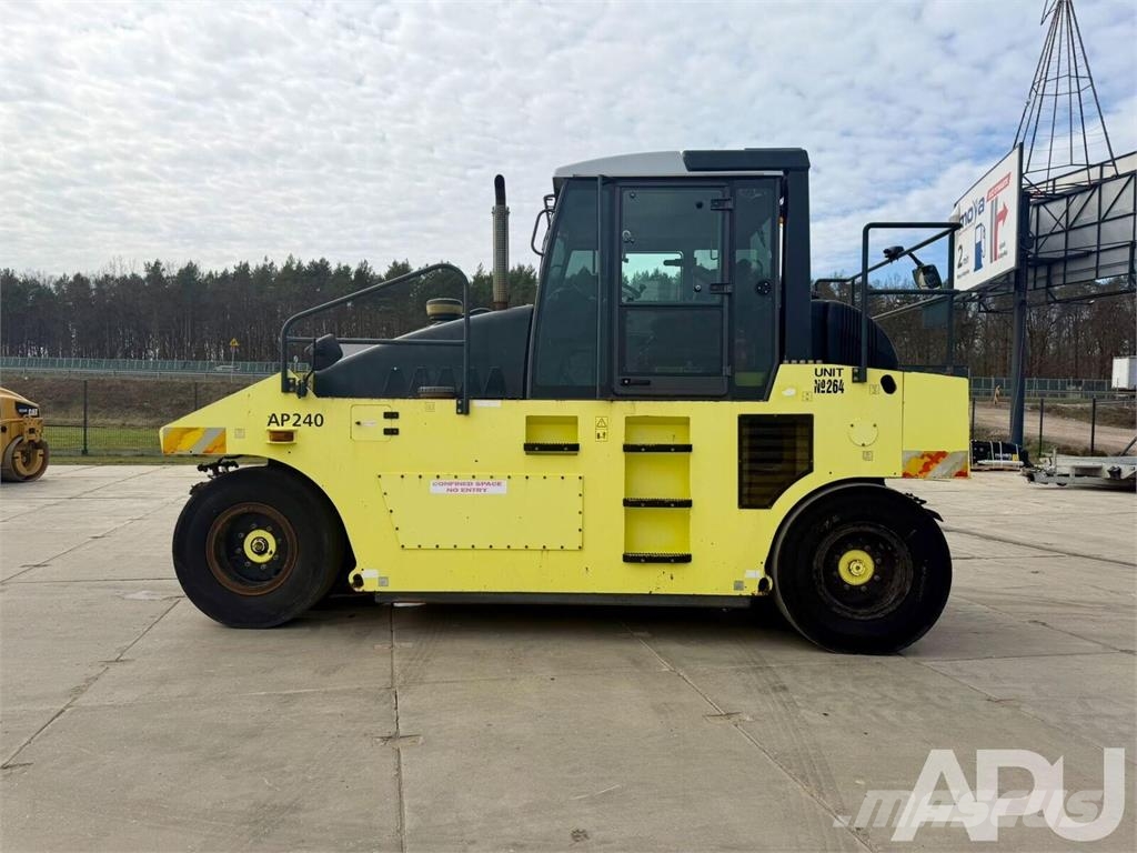 Ammann AP240 Rodillos sobre neumáticos