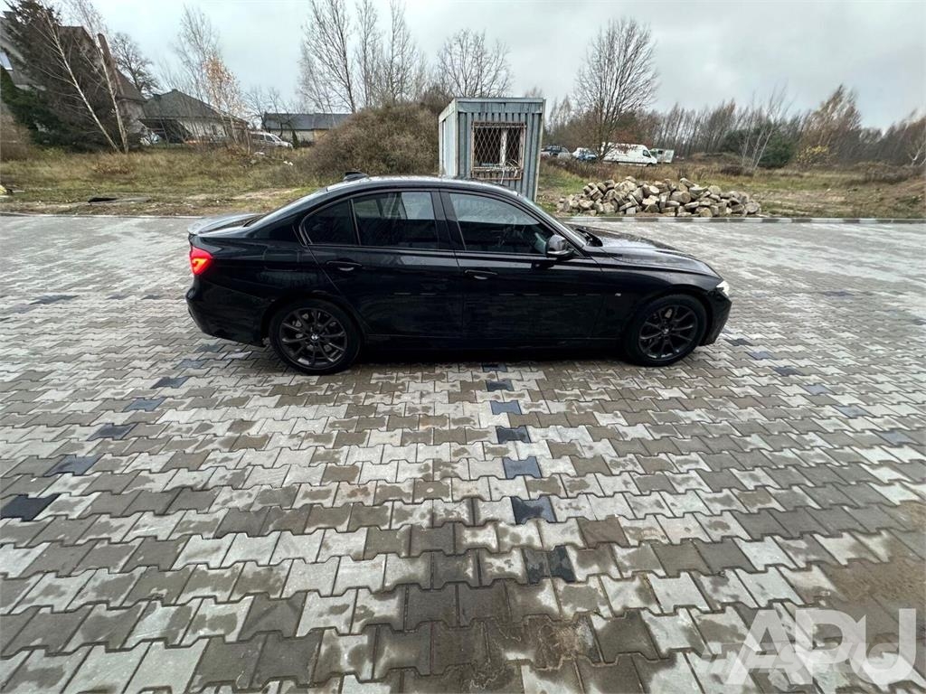 BMW 330i F30 Otomobiller