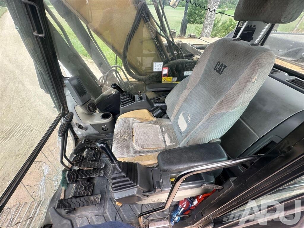 CAT 320D Kāpurķēžu ekskavatori