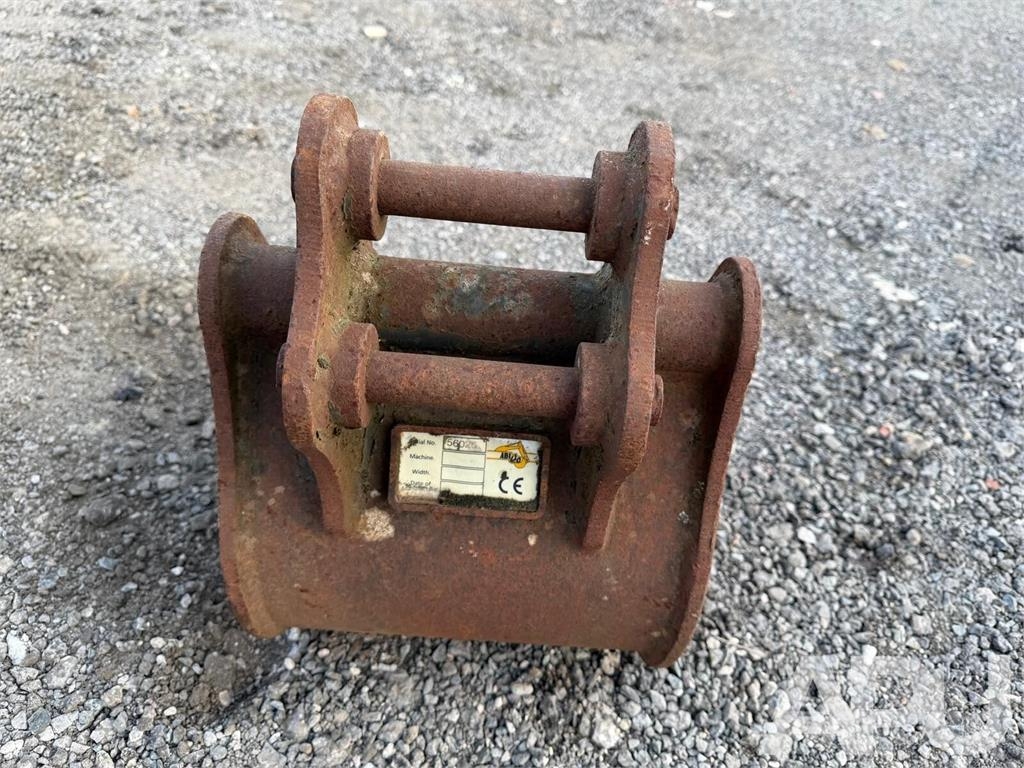  equipment - attachment for construction equipment  دلاء