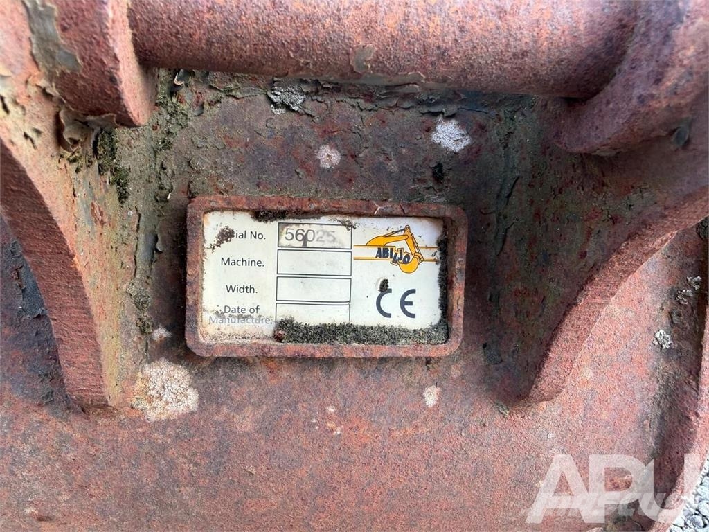  equipment - attachment for construction equipment  دلاء