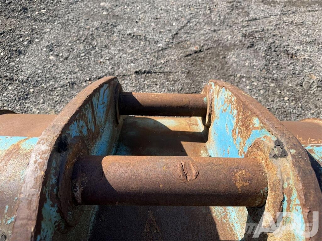  equipment - attachment for construction equipment  دلاء