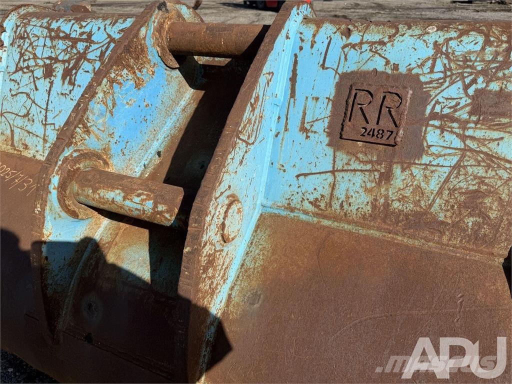  equipment - attachment for construction equipment  دلاء