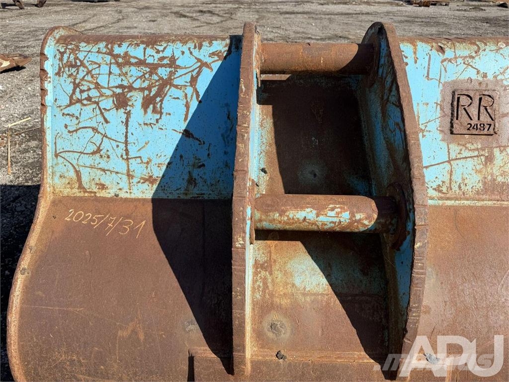  equipment - attachment for construction equipment  دلاء