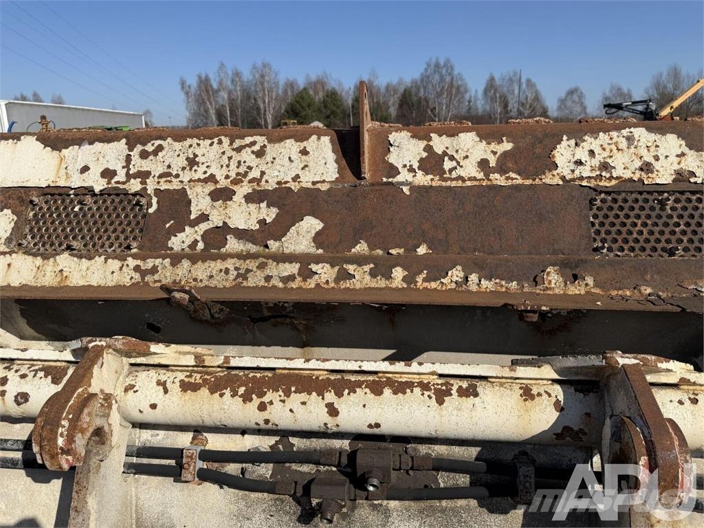  equipment - attachment for construction equipment  دلاء