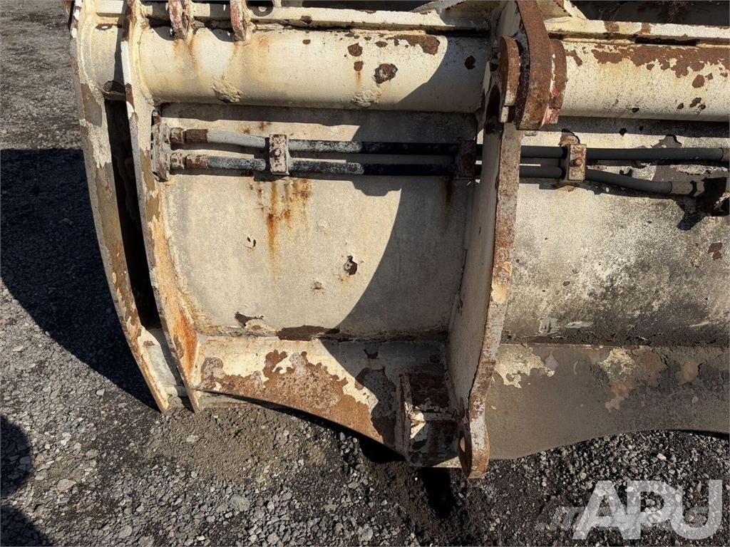  equipment - attachment for construction equipment  دلاء