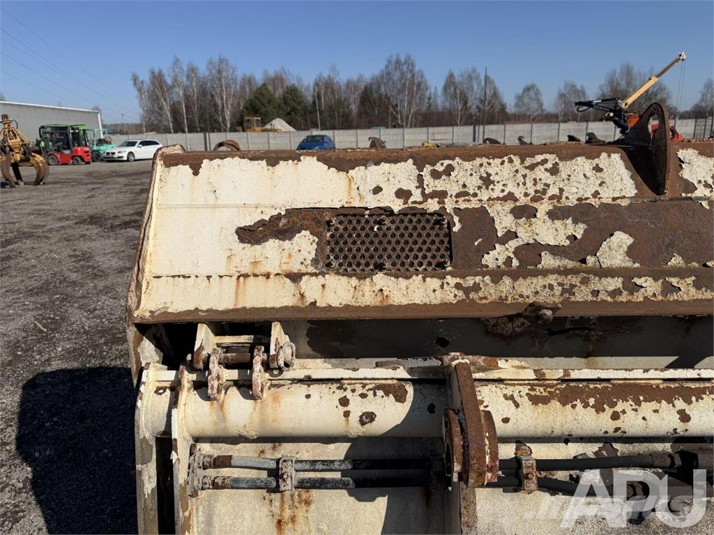  equipment - attachment for construction equipment  دلاء