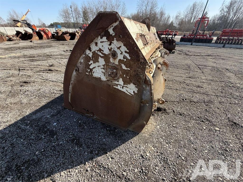  equipment - attachment for construction equipment  دلاء