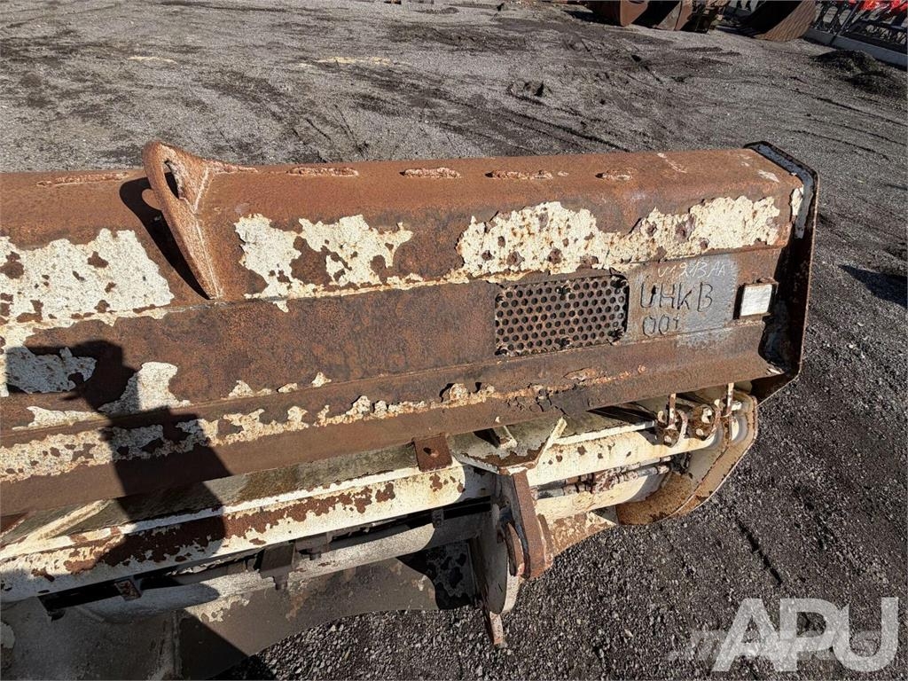  equipment - attachment for construction equipment  دلاء