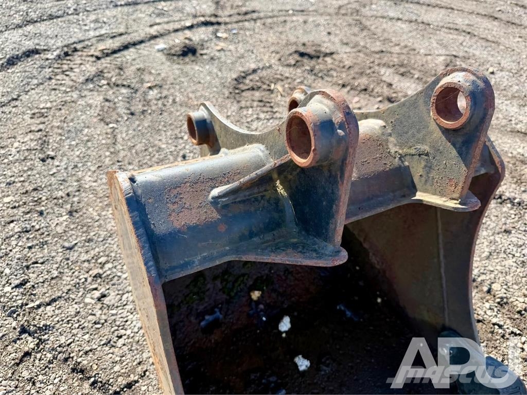  equipment - attachment for construction equipment  دلاء