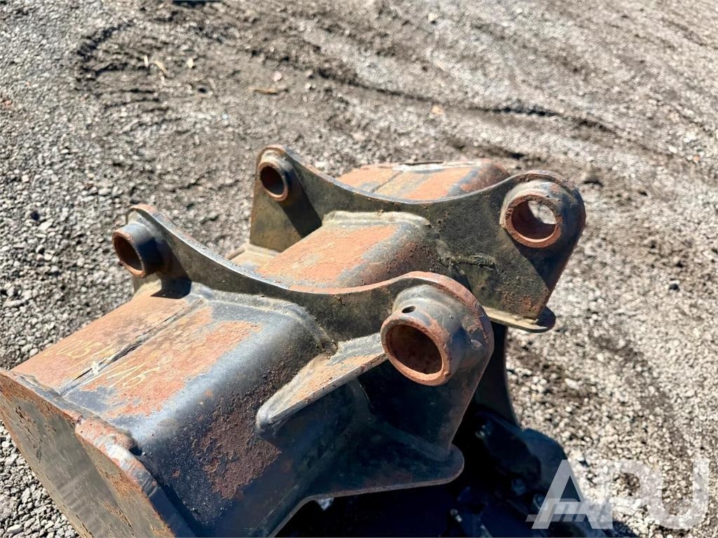  equipment - attachment for construction equipment  دلاء