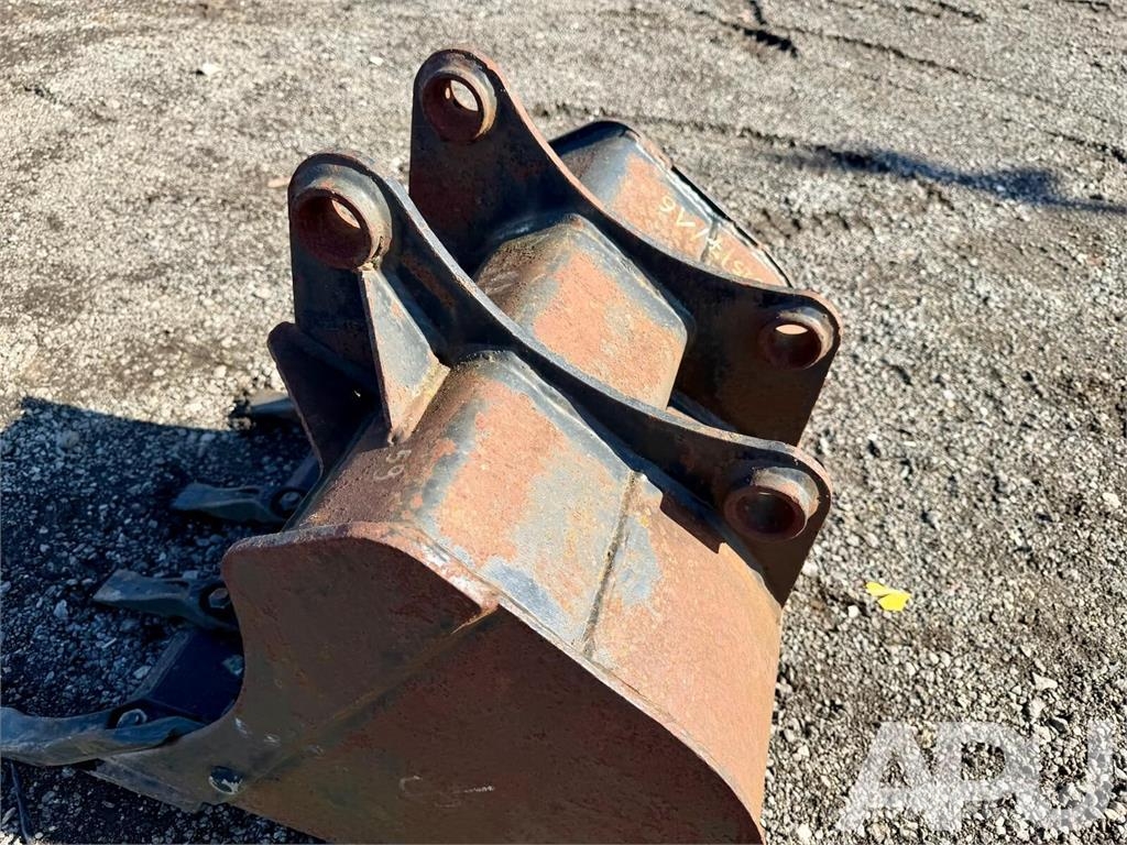  equipment - attachment for construction equipment  دلاء