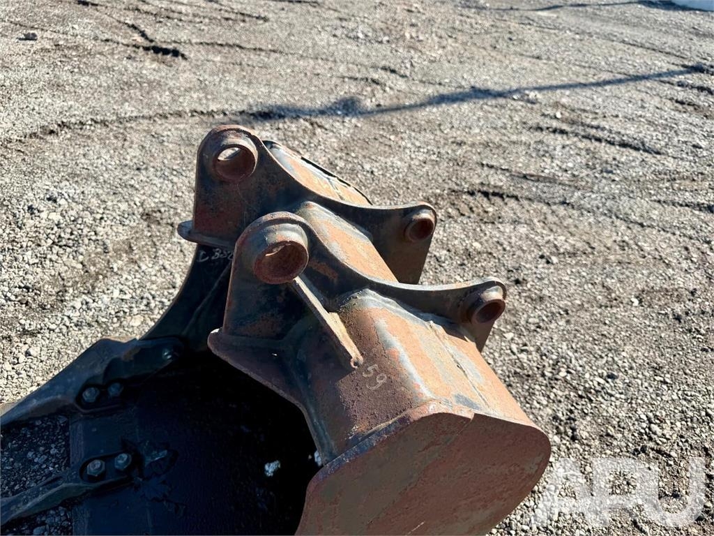  equipment - attachment for construction equipment  دلاء