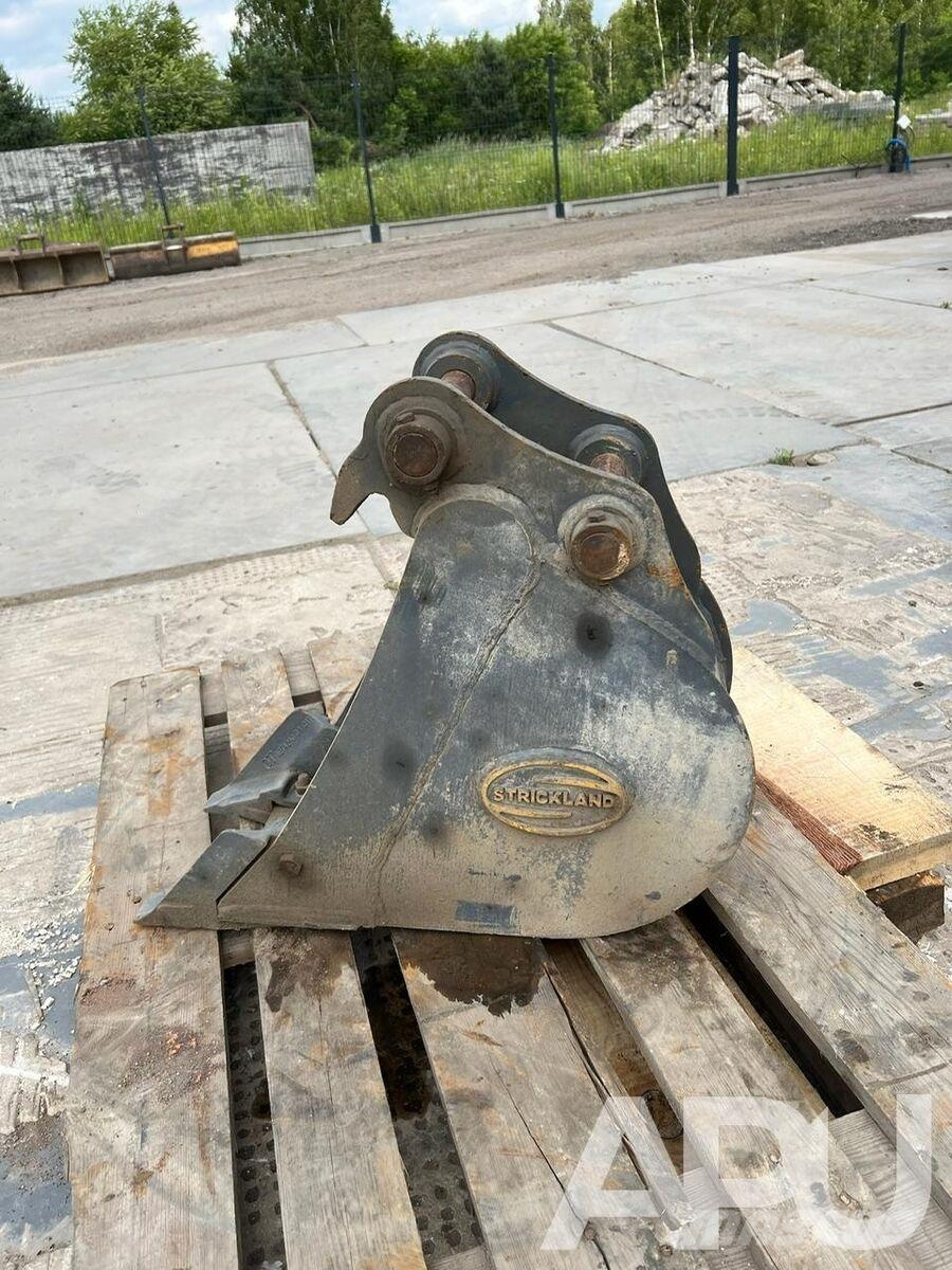  equipment - attachment for construction equipment  دلاء