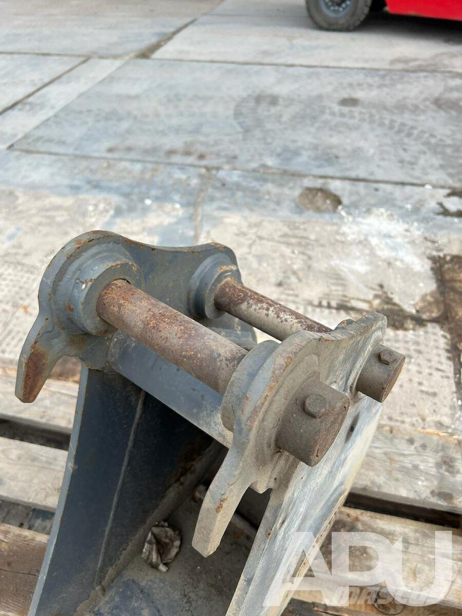  equipment - attachment for construction equipment  دلاء