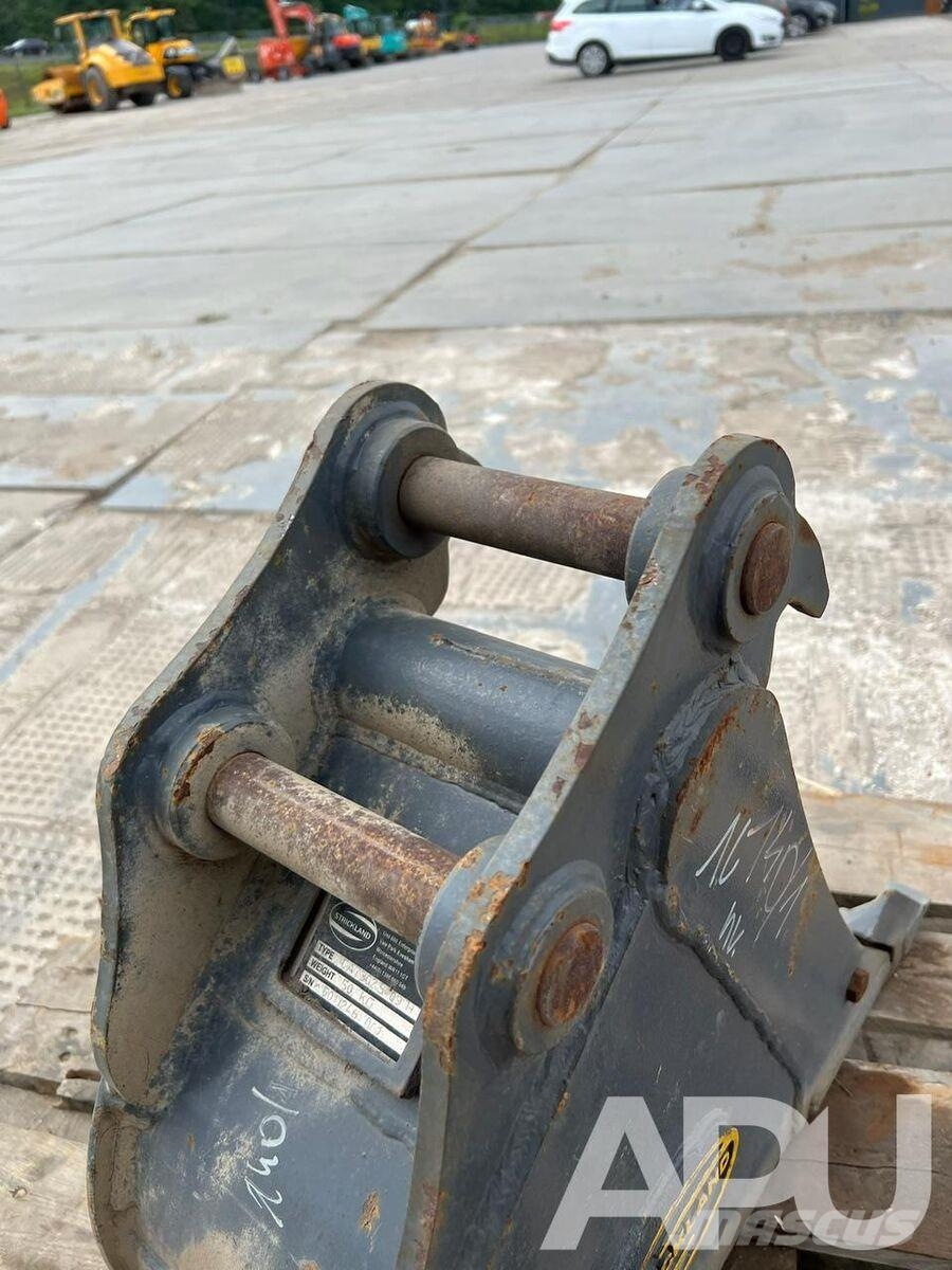  equipment - attachment for construction equipment  دلاء