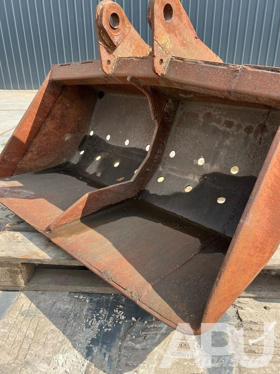  equipment - attachment for construction equipment  دلاء