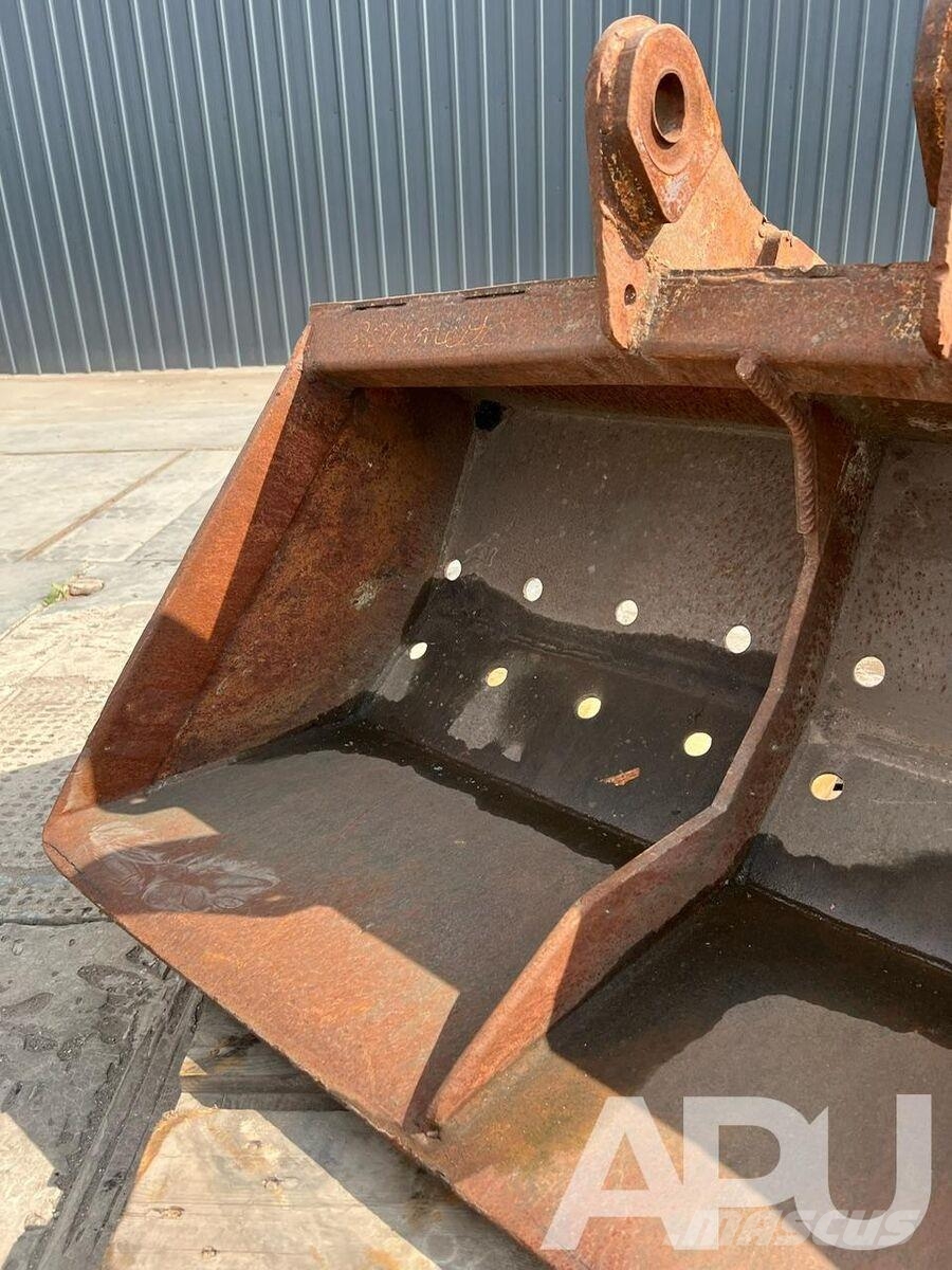 equipment - attachment for construction equipment  دلاء