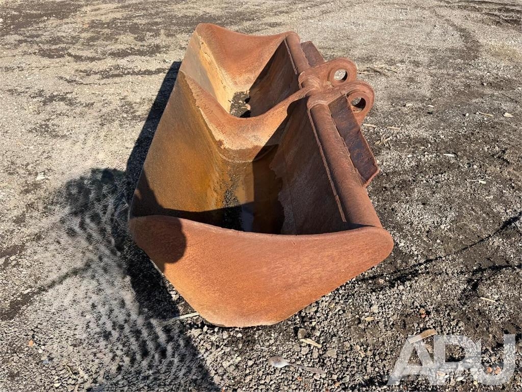  equipment - attachment for construction equipment  دلاء